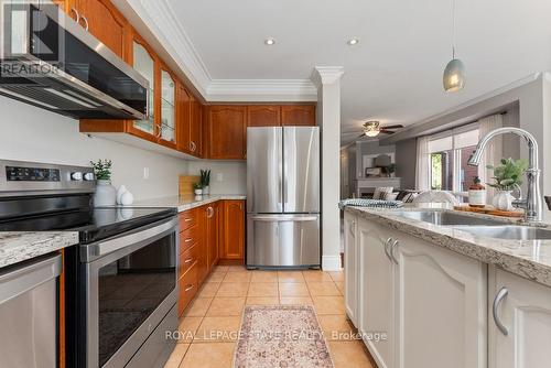 5106 Tree Court, Burlington, ON - Indoor Photo Showing Kitchen With Double Sink