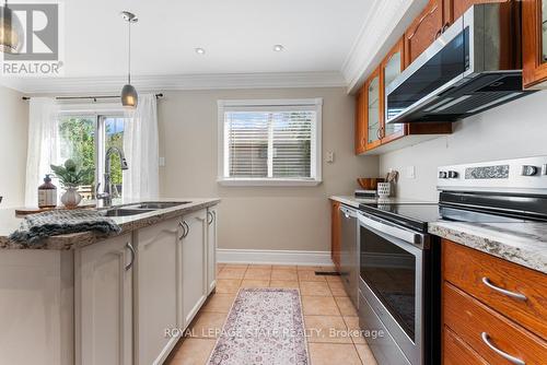 5106 Tree Court, Burlington, ON - Indoor Photo Showing Kitchen With Double Sink