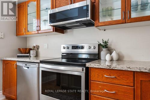 5106 Tree Court, Burlington, ON - Indoor Photo Showing Kitchen