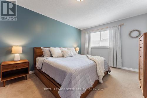 5106 Tree Court, Burlington, ON - Indoor Photo Showing Bedroom