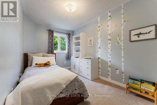 5106 Tree Court, Burlington, ON - Indoor Photo Showing Bedroom