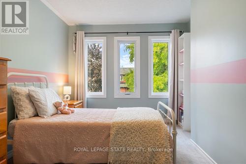 5106 Tree Court, Burlington, ON - Indoor Photo Showing Bedroom