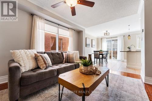 5106 Tree Court, Burlington, ON - Indoor Photo Showing Living Room