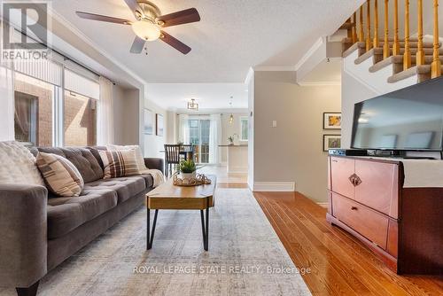 5106 Tree Court, Burlington, ON - Indoor Photo Showing Living Room