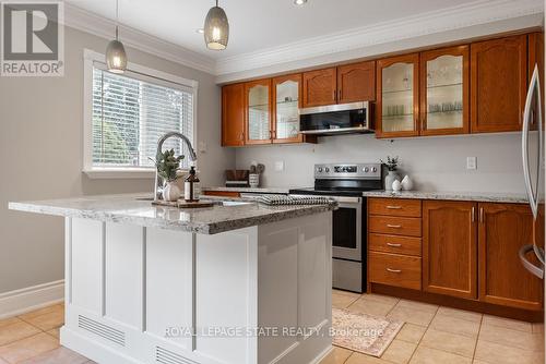 5106 Tree Court, Burlington, ON - Indoor Photo Showing Kitchen