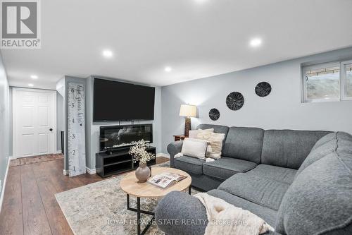 483 Dunsmure Road, Hamilton, ON - Indoor Photo Showing Living Room