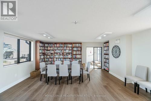 203 - 102 Bronte Road, Oakville, ON - Indoor Photo Showing Dining Room