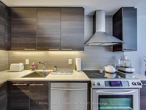 321-3 Market St, Toronto, ON - Indoor Photo Showing Kitchen