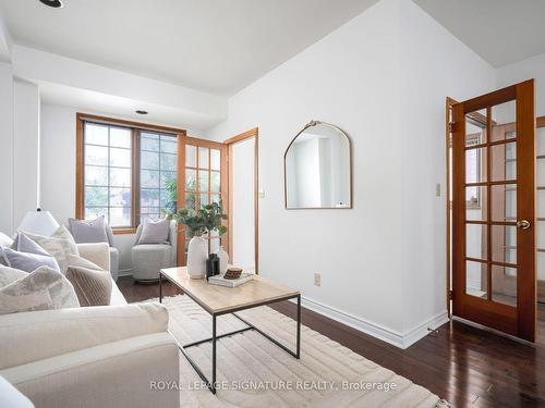 233 Torrens Ave, Toronto, ON - Indoor Photo Showing Living Room