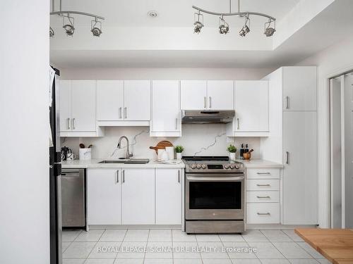 233 Torrens Ave, Toronto, ON - Indoor Photo Showing Kitchen