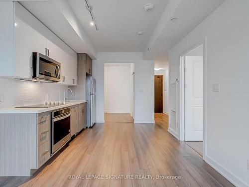 313-2799 Kingston Rd, Toronto, ON - Indoor Photo Showing Kitchen