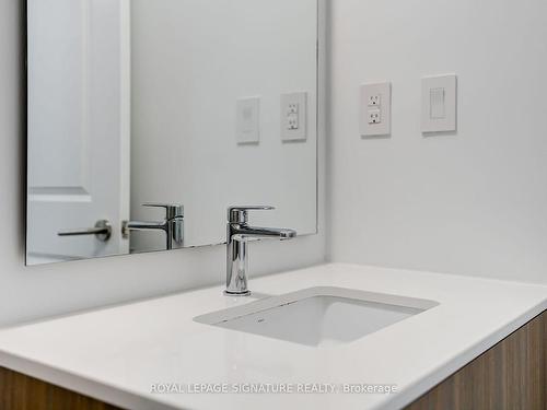 313-2799 Kingston Rd, Toronto, ON - Indoor Photo Showing Bathroom