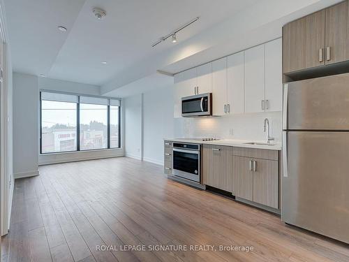 313-2799 Kingston Rd, Toronto, ON - Indoor Photo Showing Kitchen With Stainless Steel Kitchen