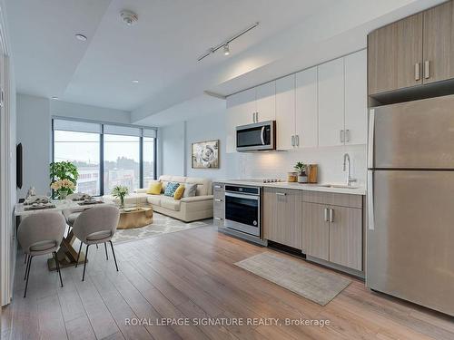 313-2799 Kingston Rd, Toronto, ON - Indoor Photo Showing Kitchen With Stainless Steel Kitchen