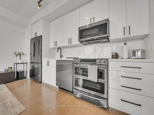 3116-105 The Queensway Ave, Toronto, ON - Indoor Photo Showing Kitchen