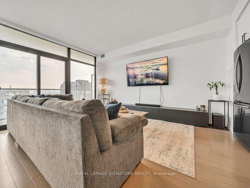 3116-105 The Queensway Ave, Toronto, ON - Indoor Photo Showing Living Room