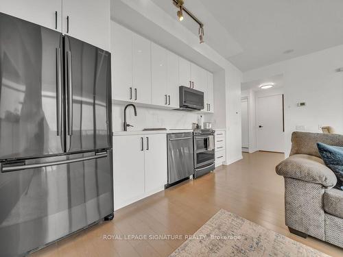 3116-105 The Queensway Ave, Toronto, ON - Indoor Photo Showing Kitchen