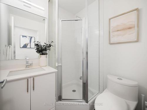 1304-225 Sackville St, Toronto, ON - Indoor Photo Showing Bathroom