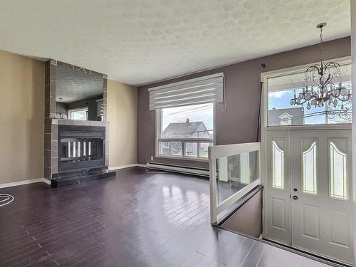 Salon - 1251 Rue Johnson, Thetford Mines, QC - Indoor With Fireplace