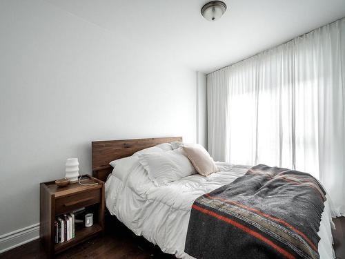 Master bedroom - 301-4321 Rue St-Jacques, Montréal (Le Sud-Ouest), QC - Indoor Photo Showing Bedroom