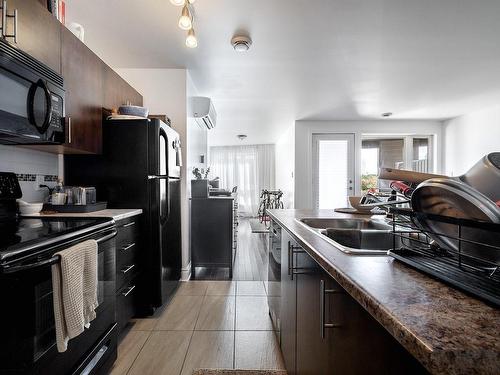 Kitchen - 301-4321 Rue St-Jacques, Montréal (Le Sud-Ouest), QC - Indoor Photo Showing Kitchen With Double Sink