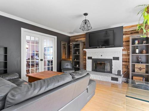 Salle familiale - 230 Rue Louis-Berlinguet, Varennes, QC - Indoor Photo Showing Living Room With Fireplace