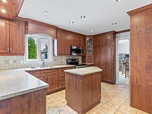 Cuisine - 230 Rue Louis-Berlinguet, Varennes, QC - Indoor Photo Showing Kitchen With Double Sink