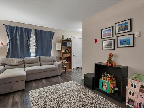 360 4Th Ave, Campbell River, BC - Indoor Photo Showing Living Room