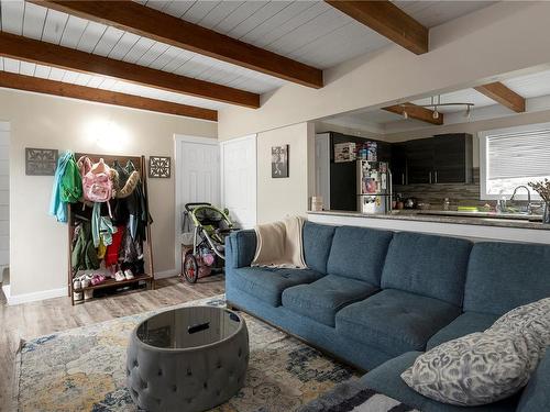 360 4Th Ave, Campbell River, BC - Indoor Photo Showing Living Room