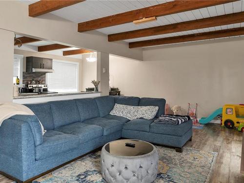 360 4Th Ave, Campbell River, BC - Indoor Photo Showing Living Room