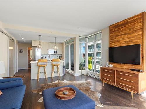 909-1090 Johnson St, Victoria, BC - Indoor Photo Showing Living Room