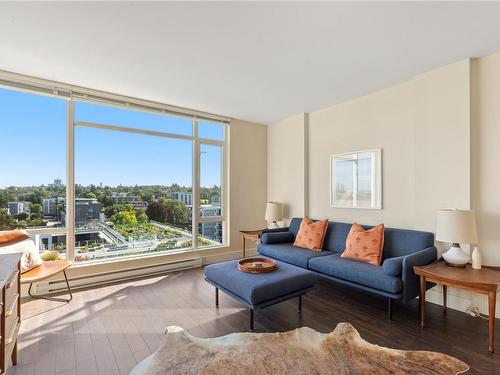 909-1090 Johnson St, Victoria, BC - Indoor Photo Showing Living Room