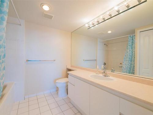 309-150 Promenade Dr, Nanaimo, BC - Indoor Photo Showing Bathroom