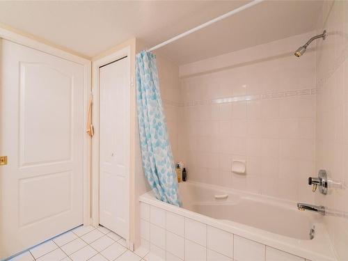 309-150 Promenade Dr, Nanaimo, BC - Indoor Photo Showing Bathroom