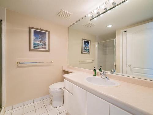 309-150 Promenade Dr, Nanaimo, BC - Indoor Photo Showing Bathroom