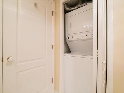 309-150 Promenade Dr, Nanaimo, BC - Indoor Photo Showing Laundry Room