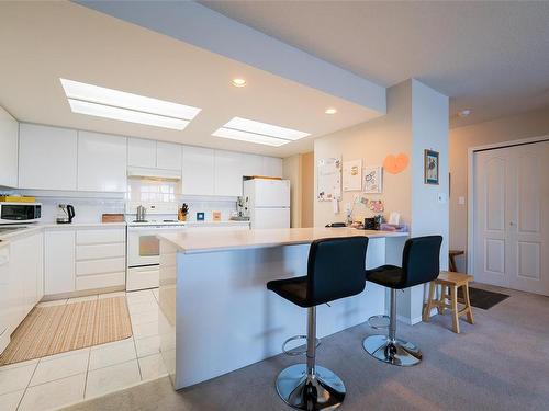 309-150 Promenade Dr, Nanaimo, BC - Indoor Photo Showing Kitchen