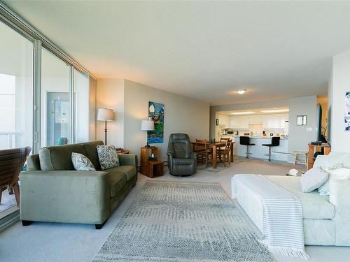 309-150 Promenade Dr, Nanaimo, BC - Indoor Photo Showing Living Room