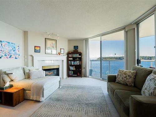 309-150 Promenade Dr, Nanaimo, BC - Indoor Photo Showing Living Room With Fireplace