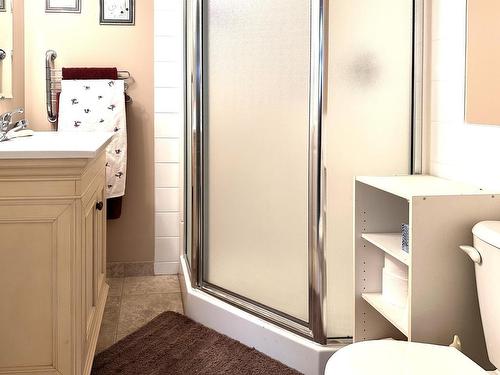 1590 Griffin Terrace, Kamloops, BC - Indoor Photo Showing Bathroom