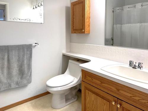 1590 Griffin Terrace, Kamloops, BC - Indoor Photo Showing Bathroom