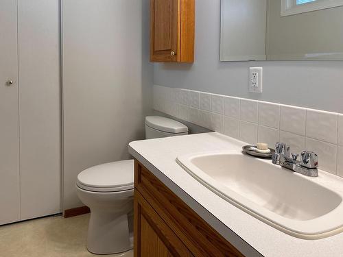 1590 Griffin Terrace, Kamloops, BC - Indoor Photo Showing Bathroom