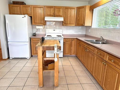 1590 Griffin Terrace, Kamloops, BC - Indoor Photo Showing Kitchen With Double Sink