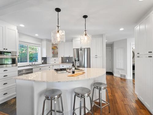 562 Trillium Crt, Kamloops, BC - Indoor Photo Showing Kitchen With Upgraded Kitchen