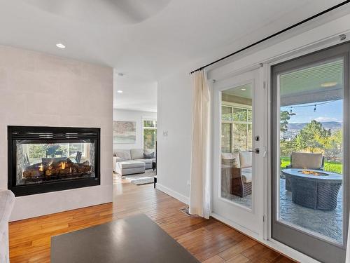 562 Trillium Crt, Kamloops, BC - Indoor Photo Showing Living Room With Fireplace