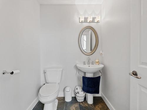 562 Trillium Crt, Kamloops, BC - Indoor Photo Showing Bathroom