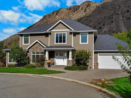 562 Trillium Crt, Kamloops, BC - Outdoor With Facade