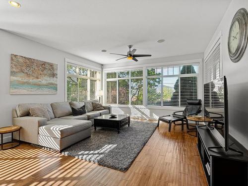 562 Trillium Crt, Kamloops, BC - Indoor Photo Showing Living Room