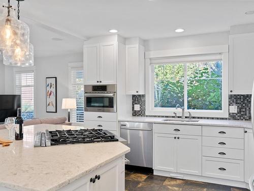 562 Trillium Crt, Kamloops, BC - Indoor Photo Showing Kitchen