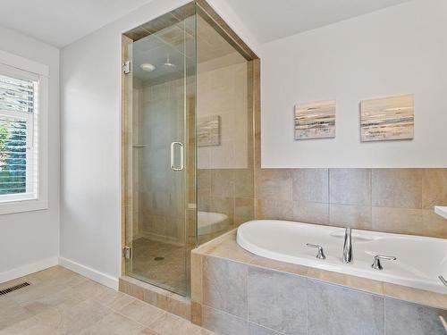 562 Trillium Crt, Kamloops, BC - Indoor Photo Showing Bathroom